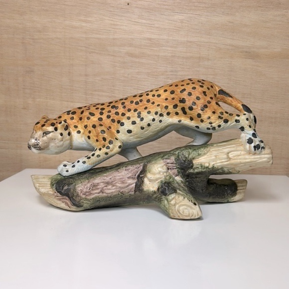 Vintage 🐆 Leopard Big Cat Prowling on a Log Ceramic Sculpture Figurine Art